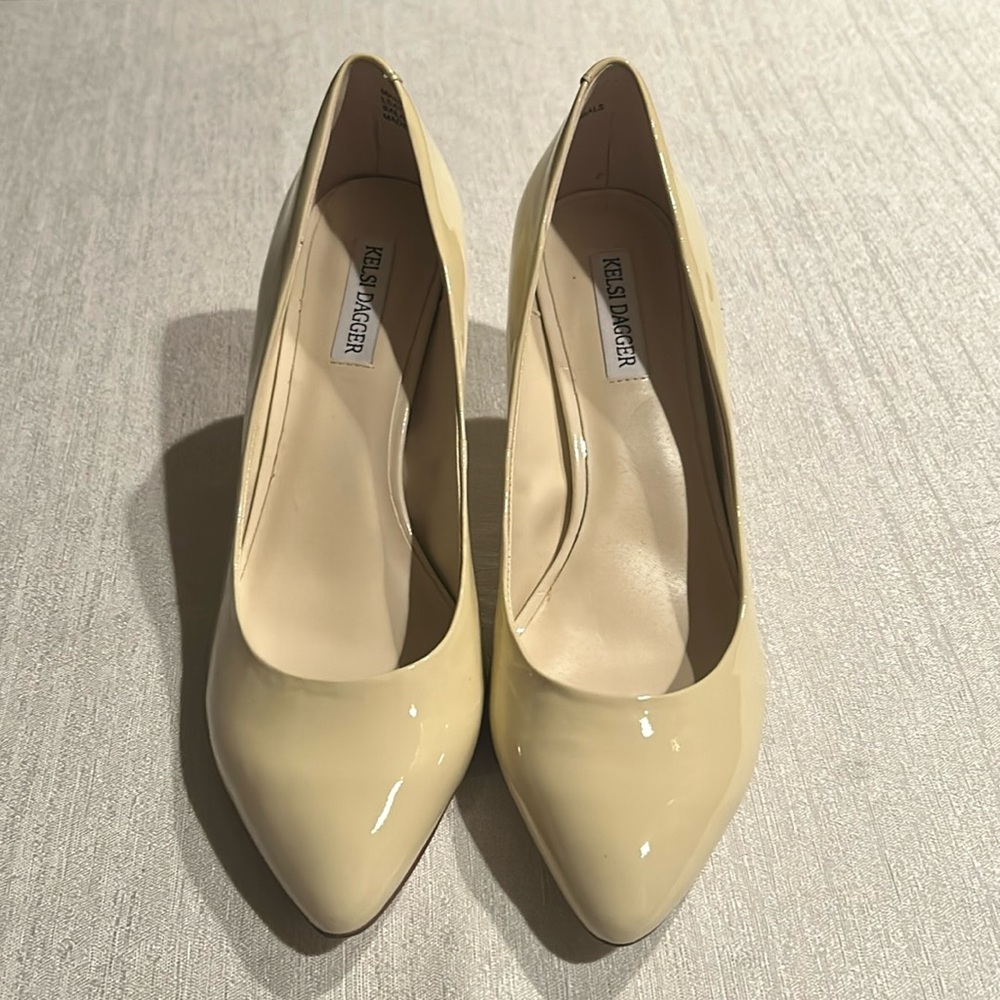 Kelsi Dagger Classic Nude Pumps
